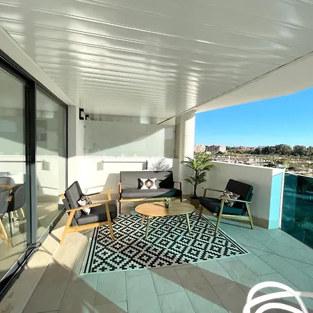 Three Bedroom Vacation Paradise شقة *