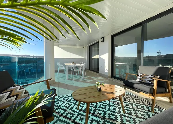 Апартаменти Three Bedroom Vacation Paradise *