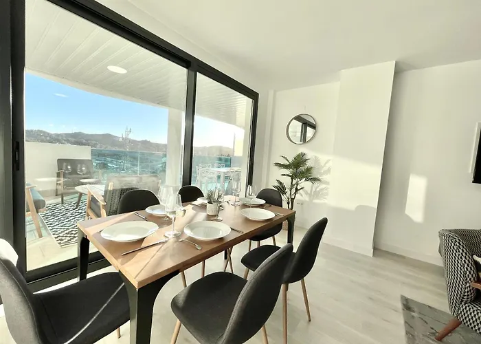 Апартаменти Three Bedroom Vacation Paradise *